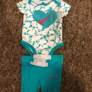 Nike baby girl outfit - size 0/3